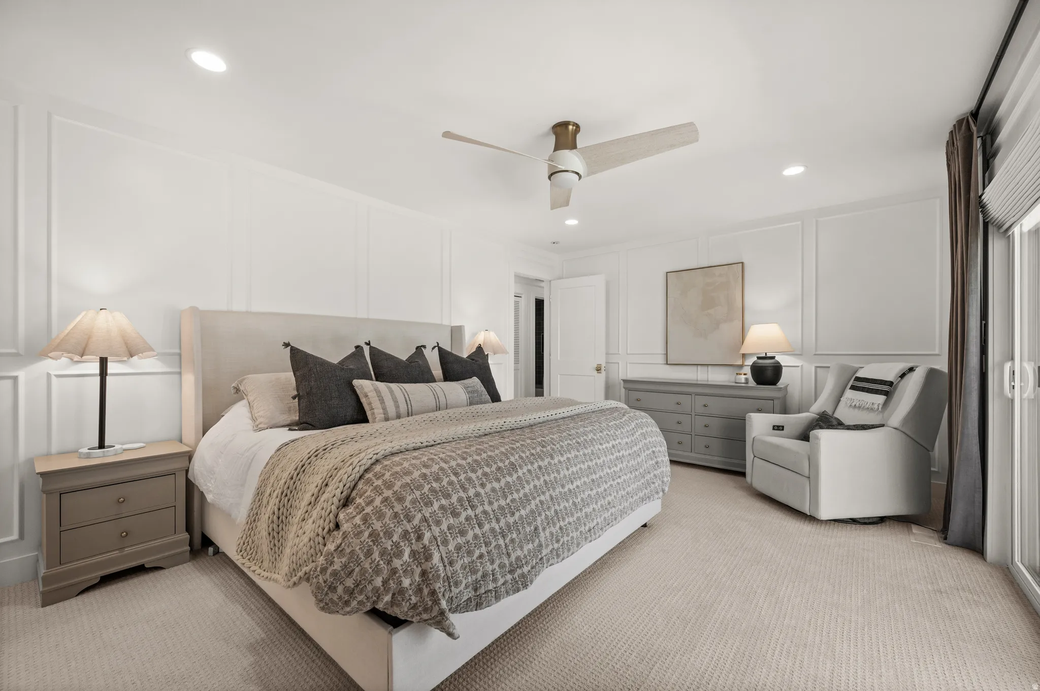 Accent wall detailing, ceiling fan, recessed lighting, carpeted flooring, and sliding glass door