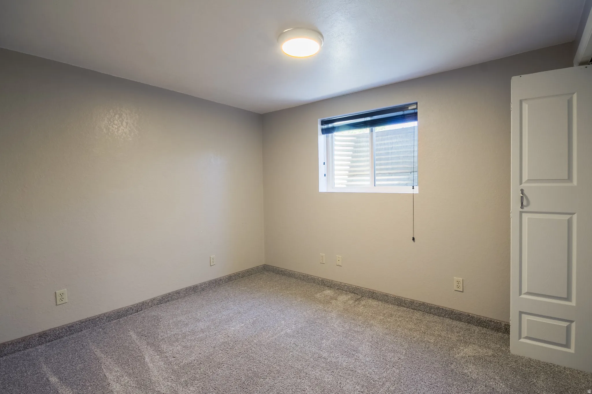 Neutral wall paint with textured finish