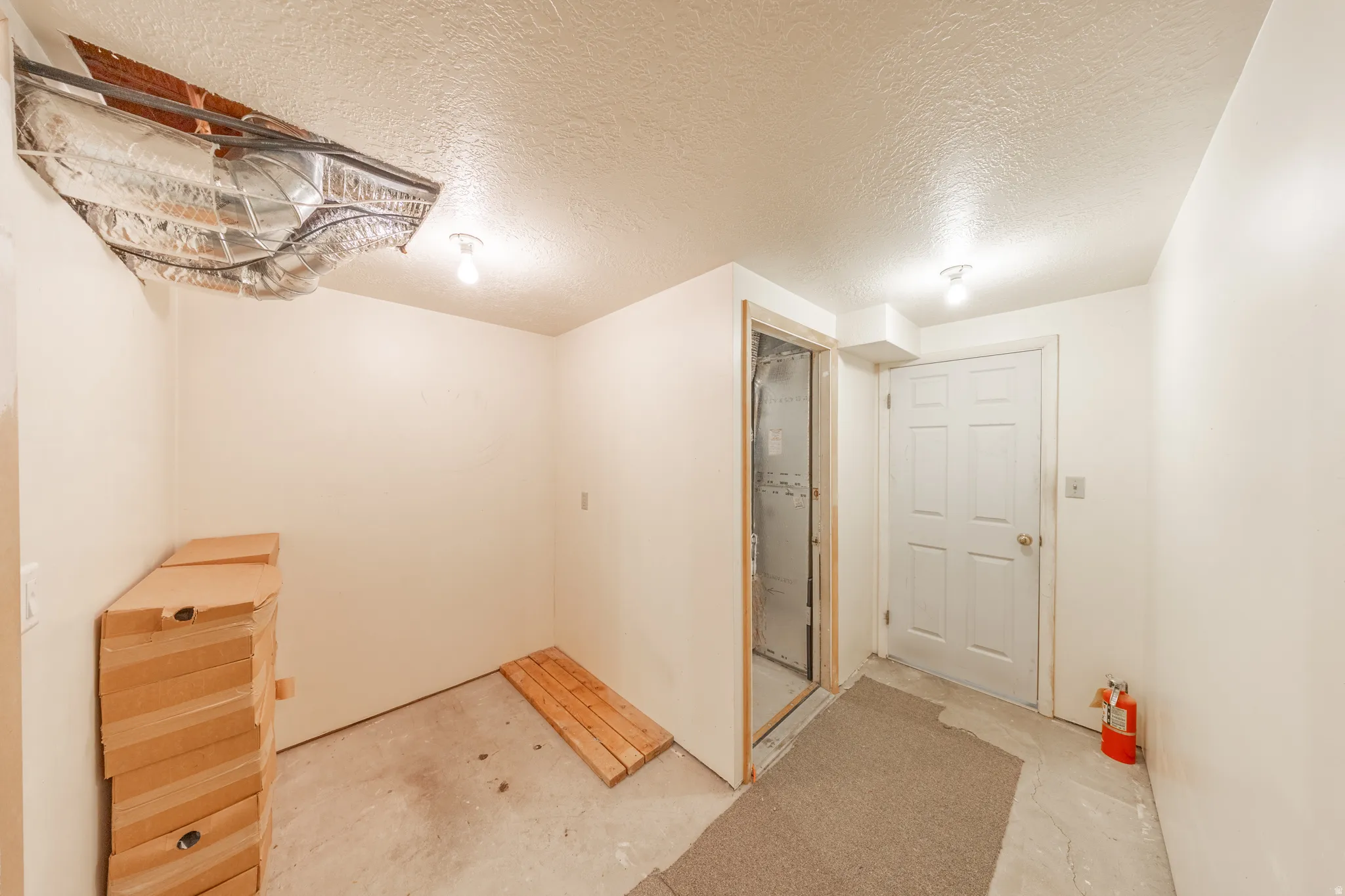 Utility room  and storage