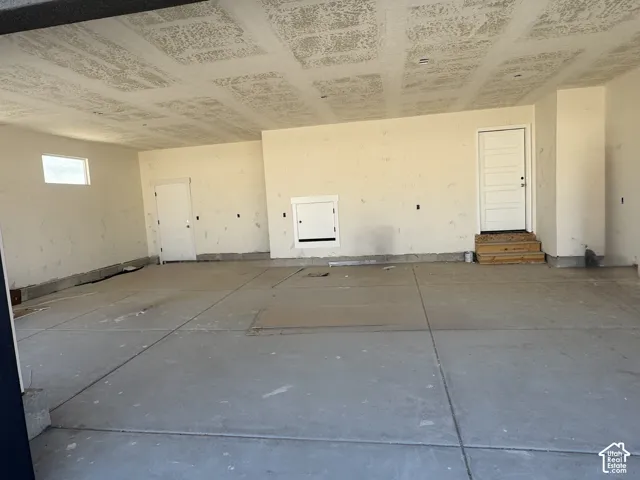 3 car garage with transom windows