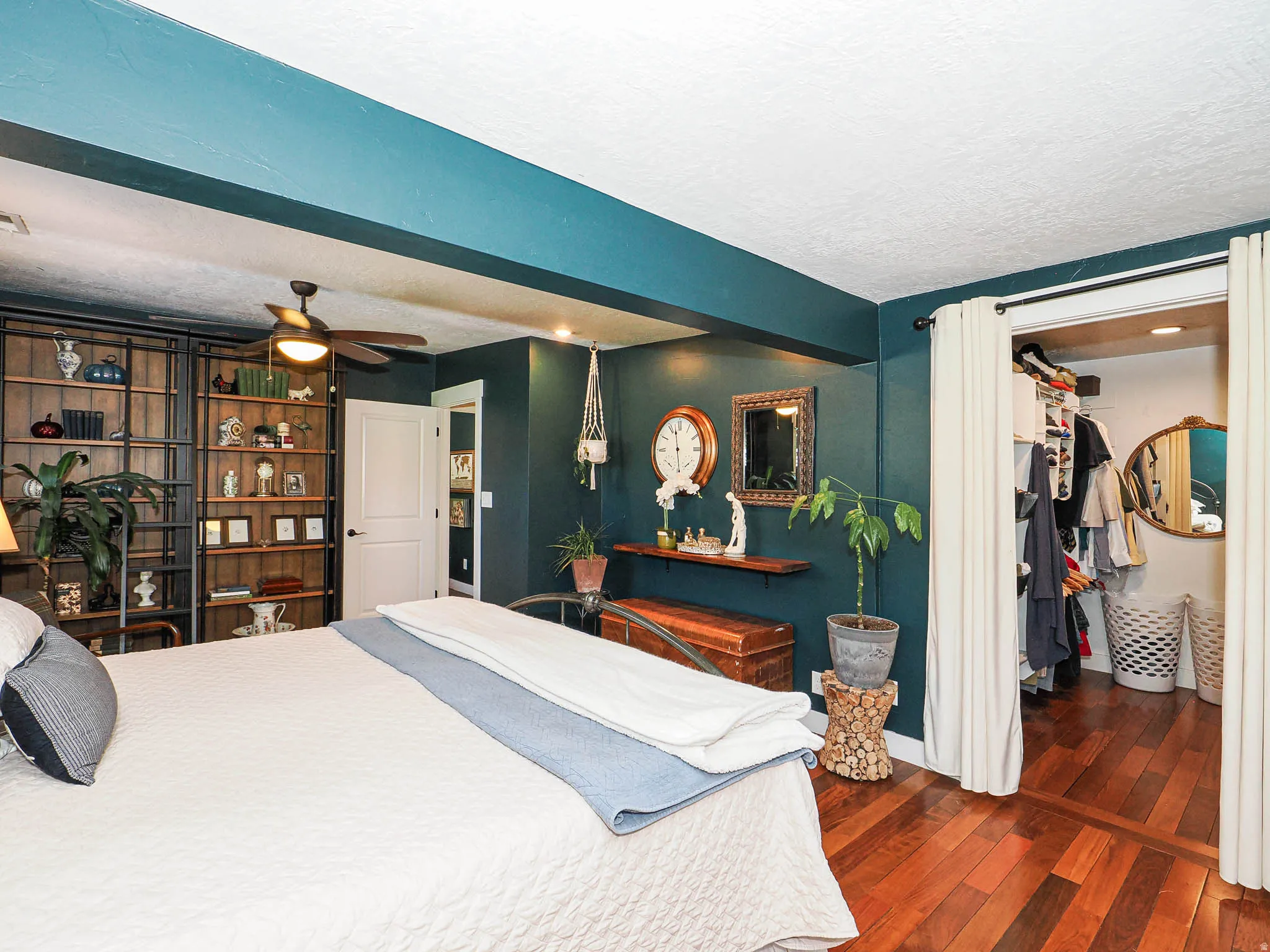 Primary with walk in closet.