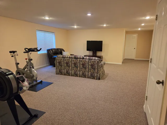 Spacious room featuring neutral carpeting and recessed lighting