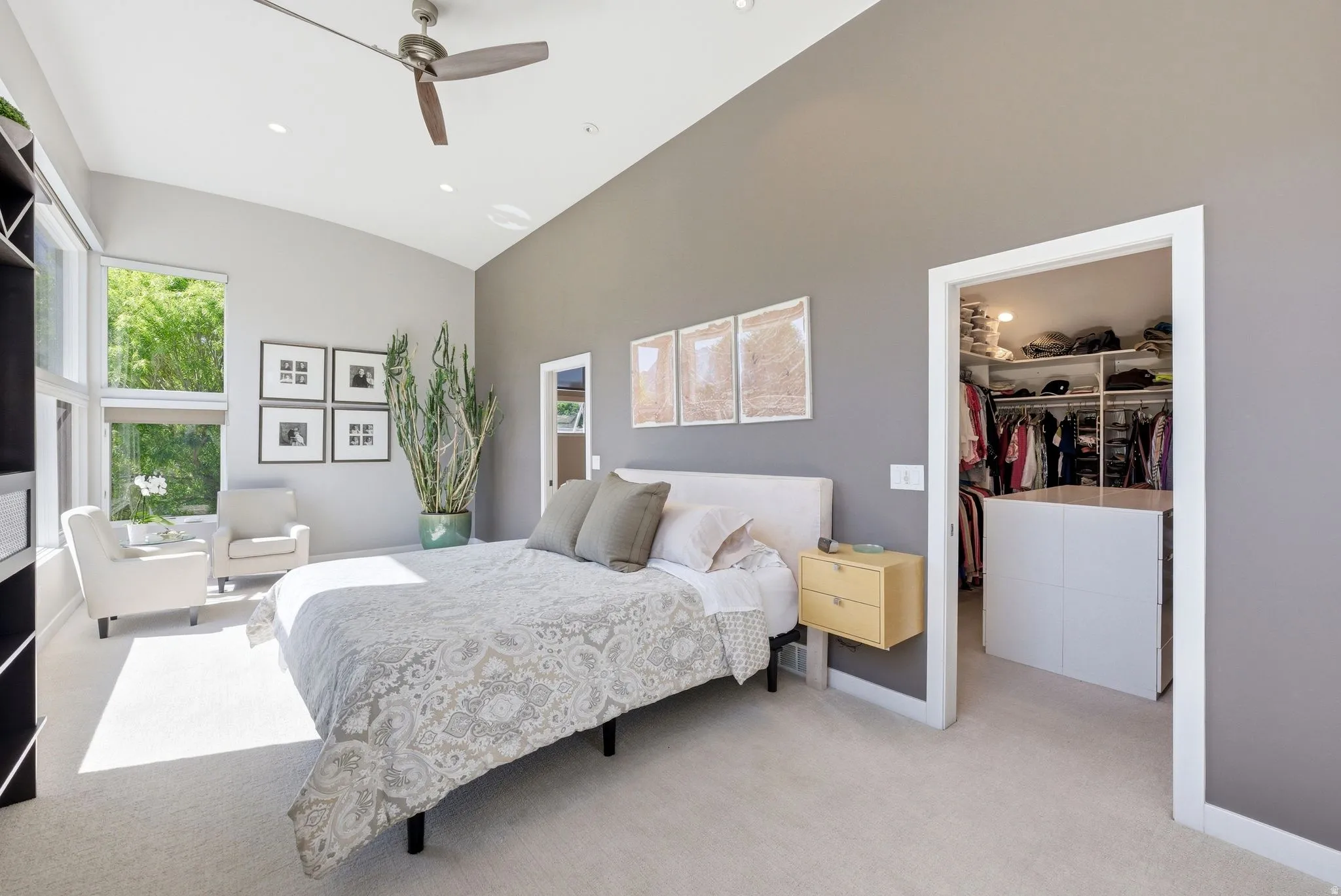 Vaulted ceiling with recessed lighting and ceiling fan