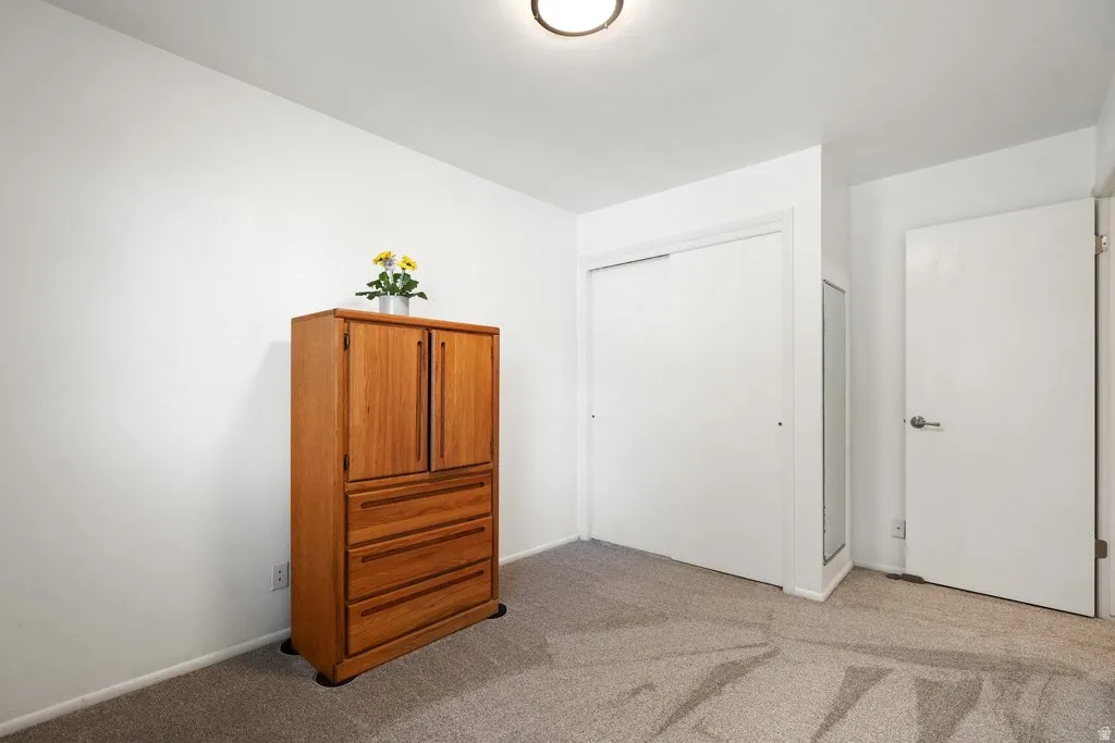 Neutral painted walls with gray carpet flooring