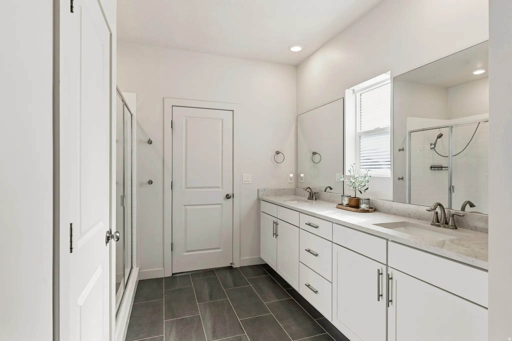 Dual vanity with undermount sinks and light-toned countertops