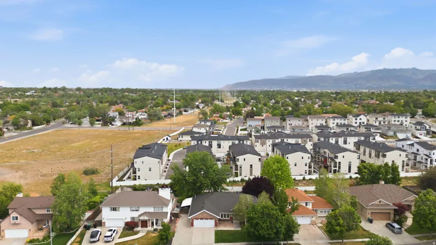 Expansive neighborhood featuring a blend of modern townhomes and traditional detached residences
