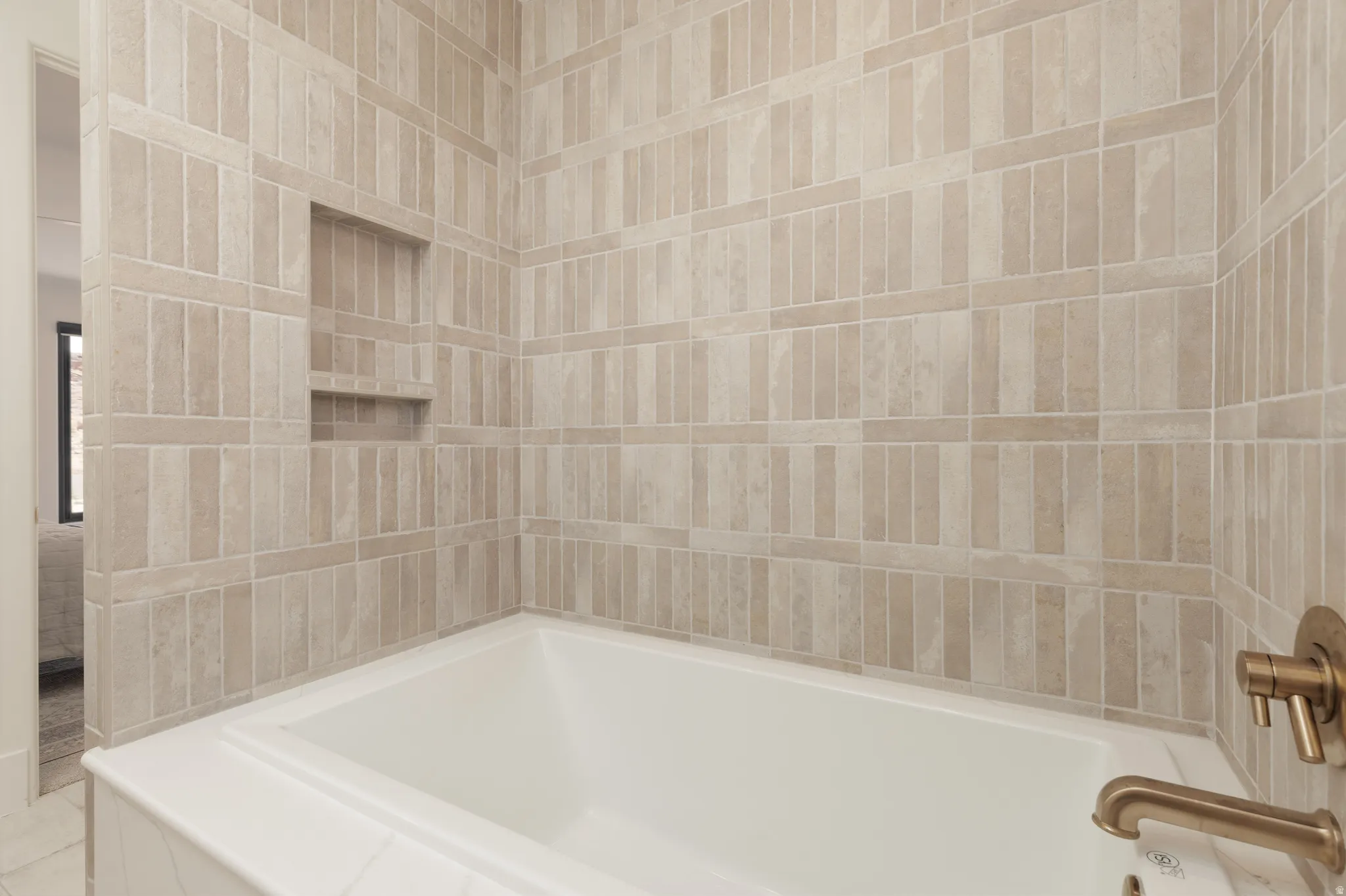 Bathroom with shower / bathtub combination