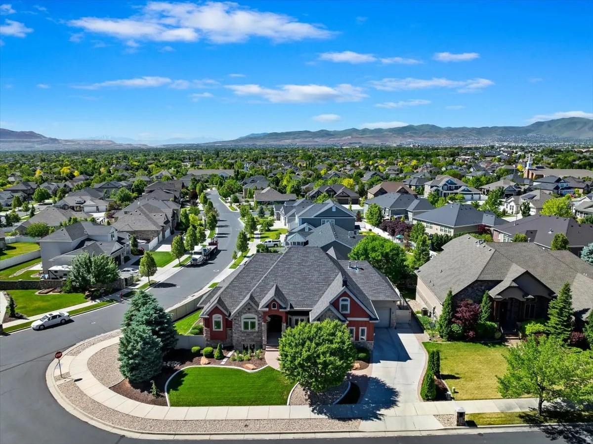Residential cul-de-sac property featuring a stone and siding exterior with an attached garage