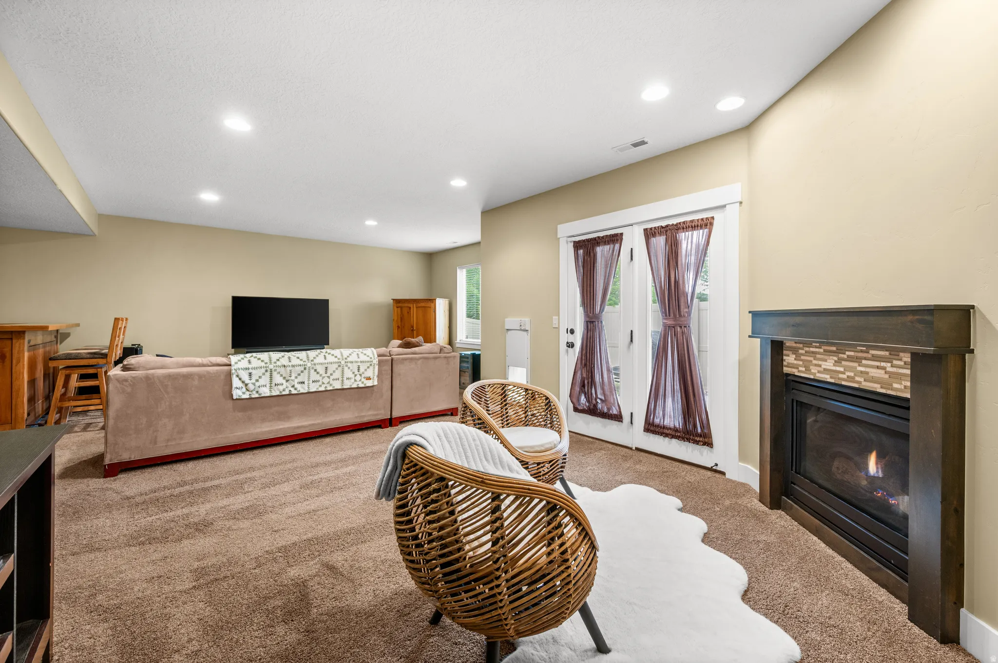 Spacious entertainment room featuring recessed lighting and plush carpet flooring