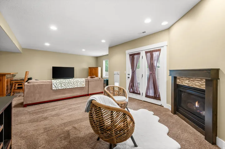 Spacious entertainment room featuring recessed lighting and plush carpet flooring