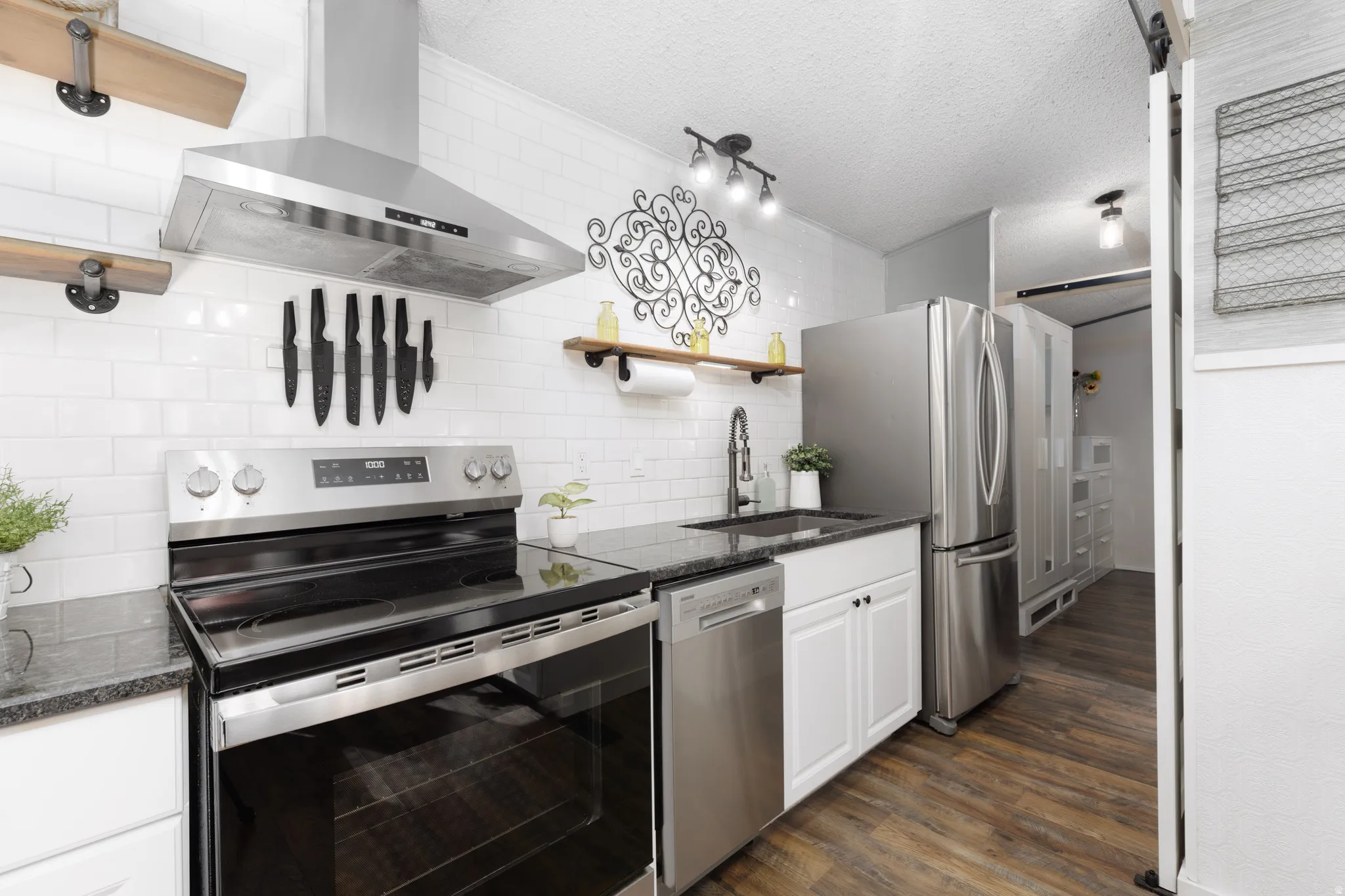 Kitchen Workspace & Stainless Appliances