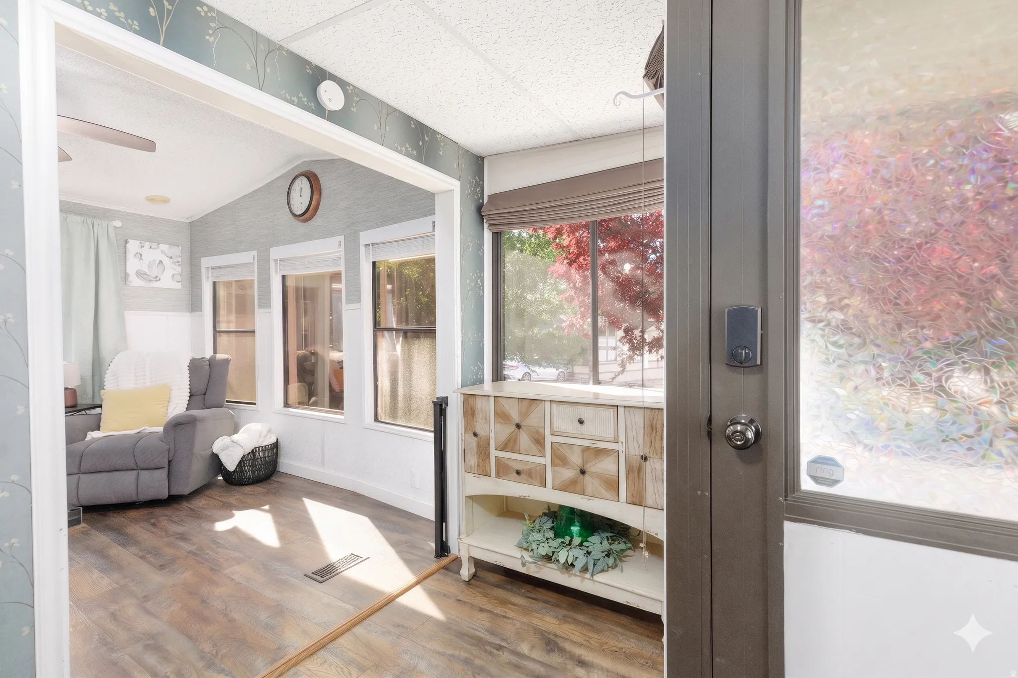 Enclosed Sunroom / Entry