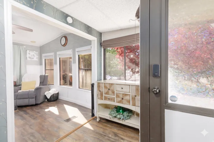 Enclosed Sunroom / Entry