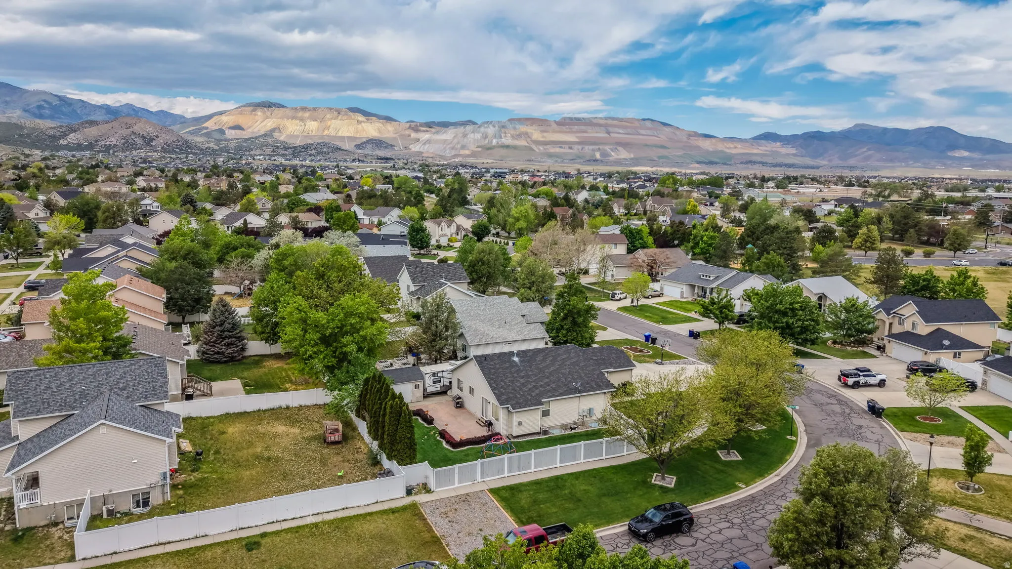 Residential neighborhood featuring a cul-de-sac and white privacy fencing