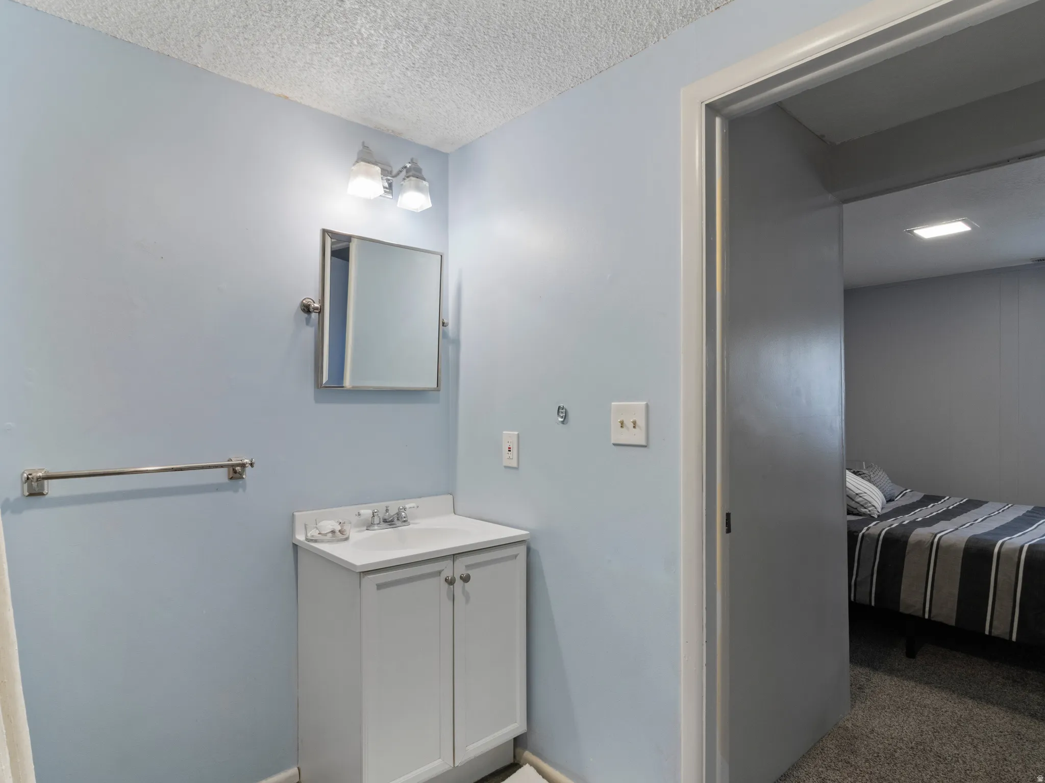 3/4 Bathroom with vanity with white cabinetry, a single sink, and a mirrored medicine cabinet