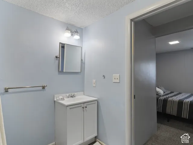 3/4 Bathroom with vanity with white cabinetry, a single sink, and a mirrored medicine cabinet