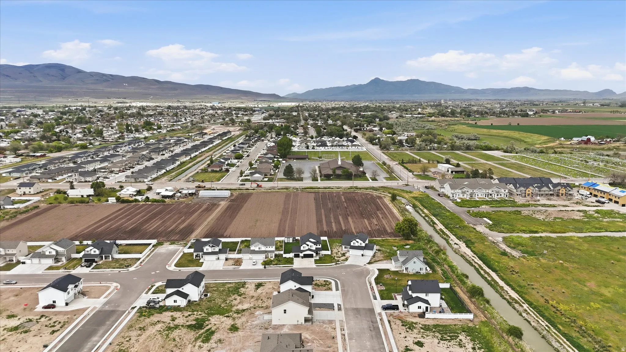 Aerial perspective showcasing a developing residential area with newly constructed homes