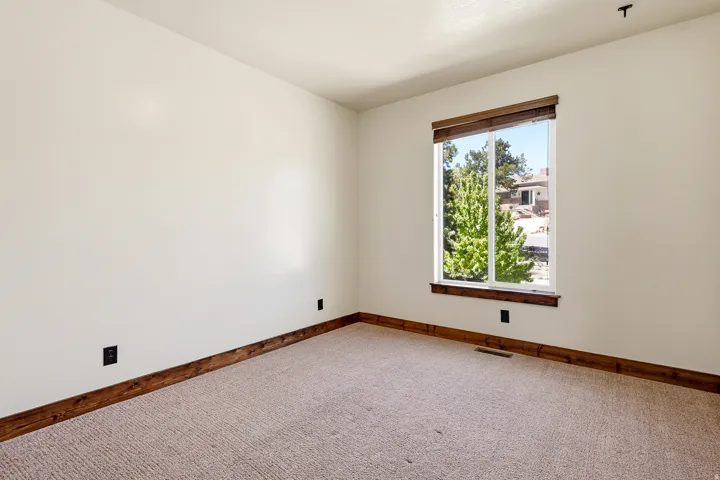 Neutral wall paint with coordinating carpet flooring