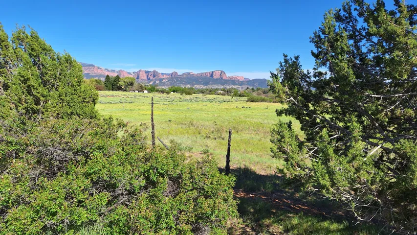 Quiet & secluded, but only 30 minutes from St. George!