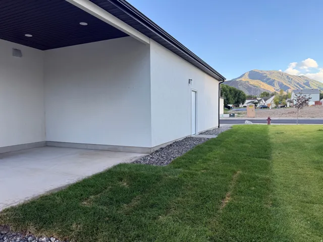 Covered patio with recessed lighting