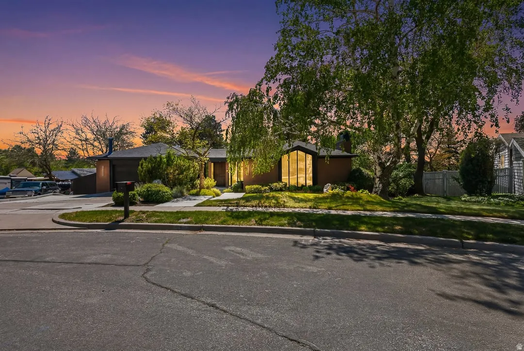 Mid-century modern exterior featuring a unique window design and a low-slung roofline