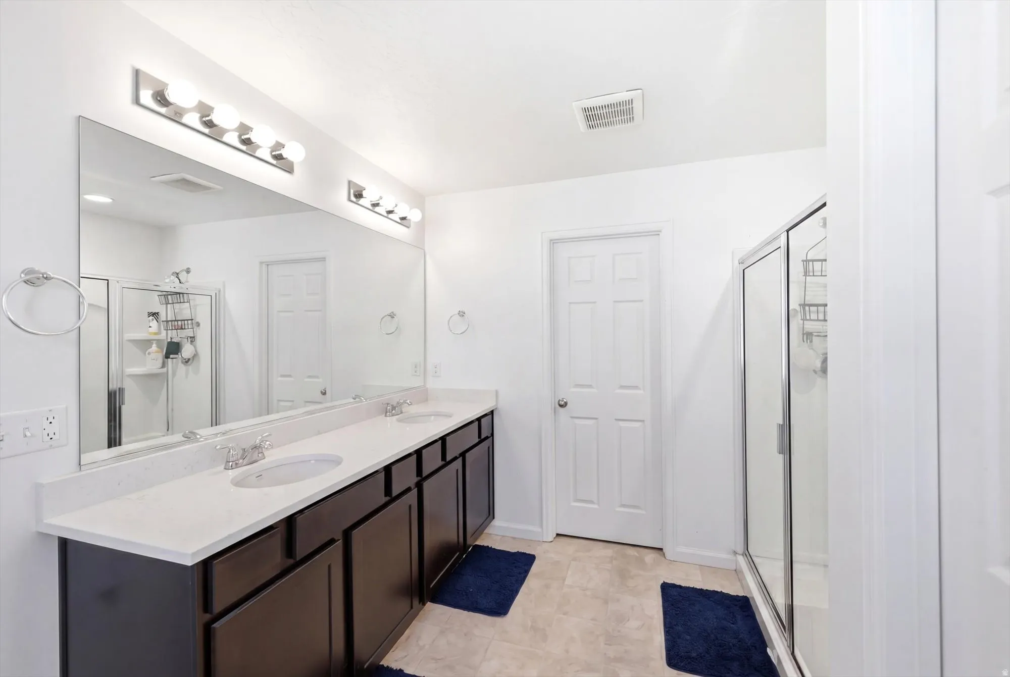 Double vanity with undermount sinks and light-toned countertops