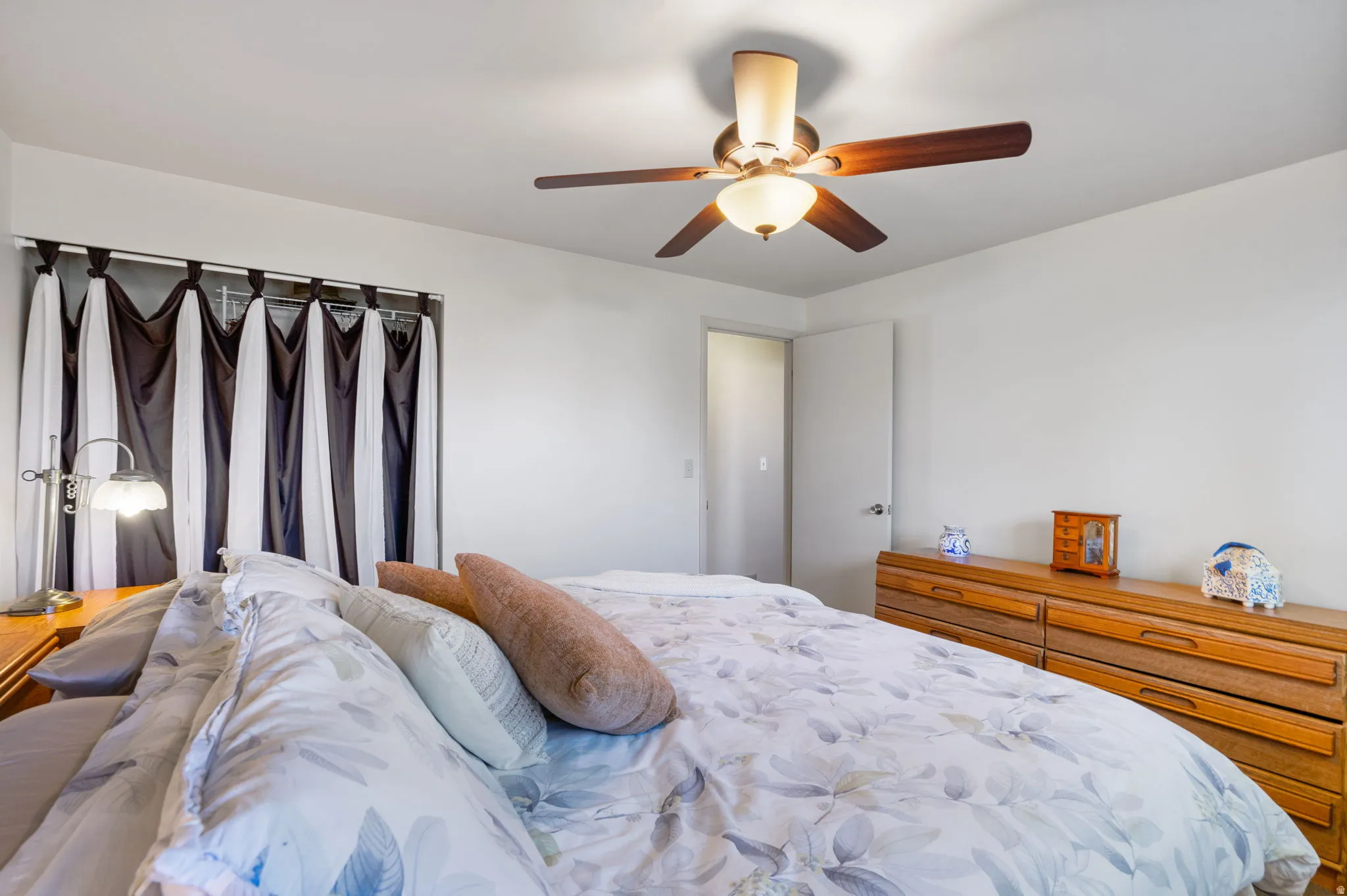 White walls with a ceiling fan light fixture