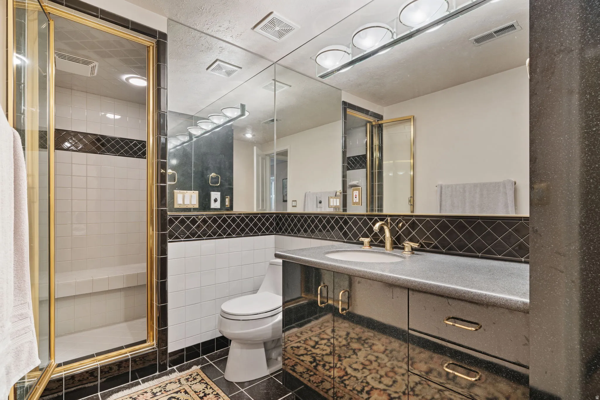 Bathroom featuring a steam room/shower with an integrated bench
