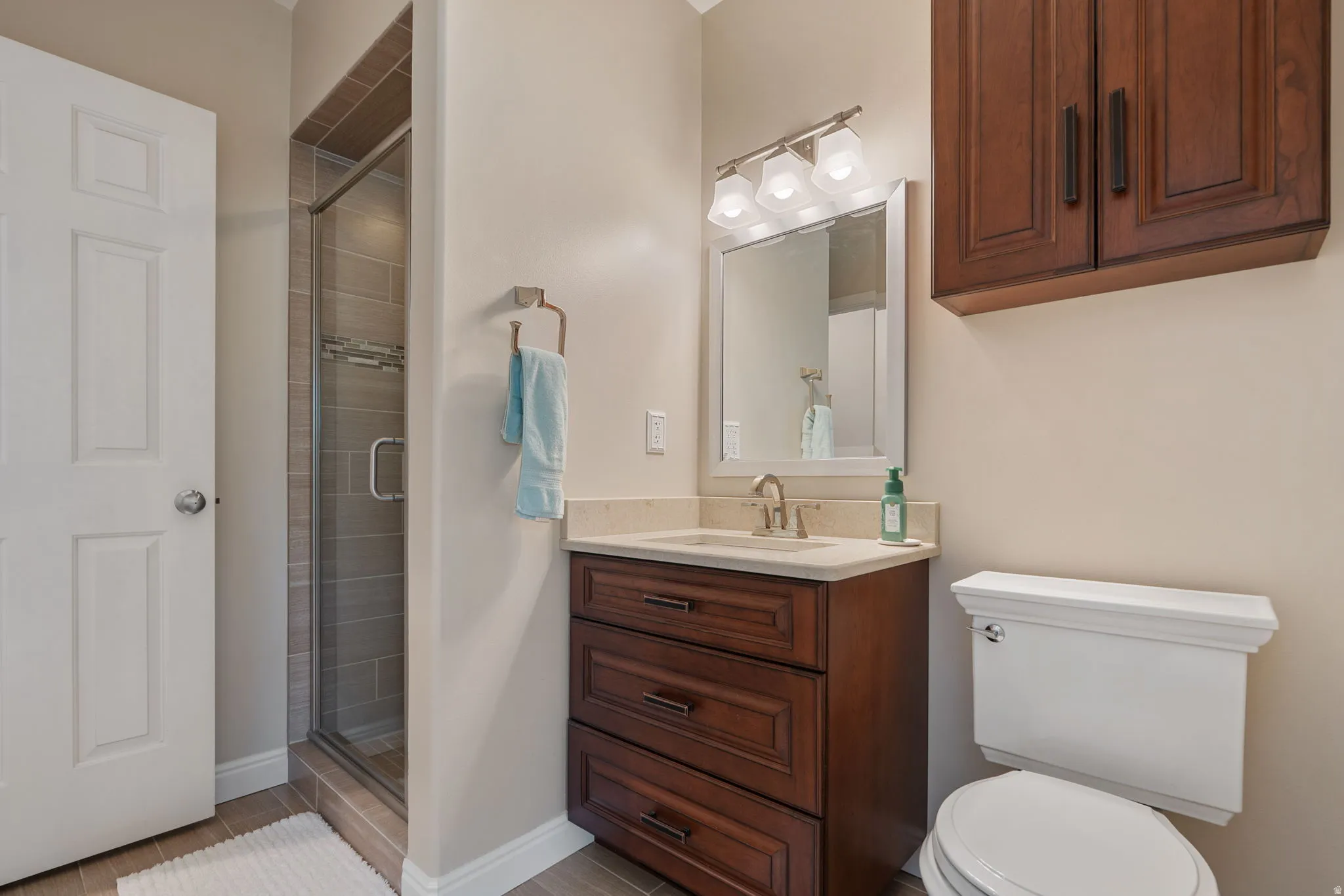 Guest/hall bathroom with shower