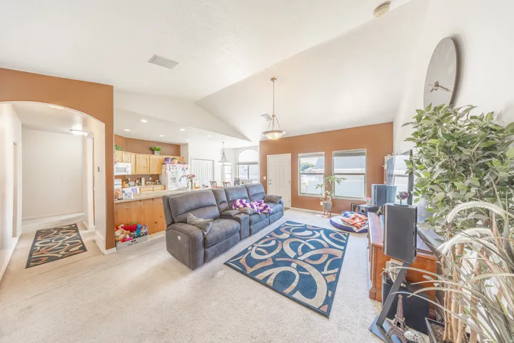 1125 W 3090 S, Syracuse, Utah 84075