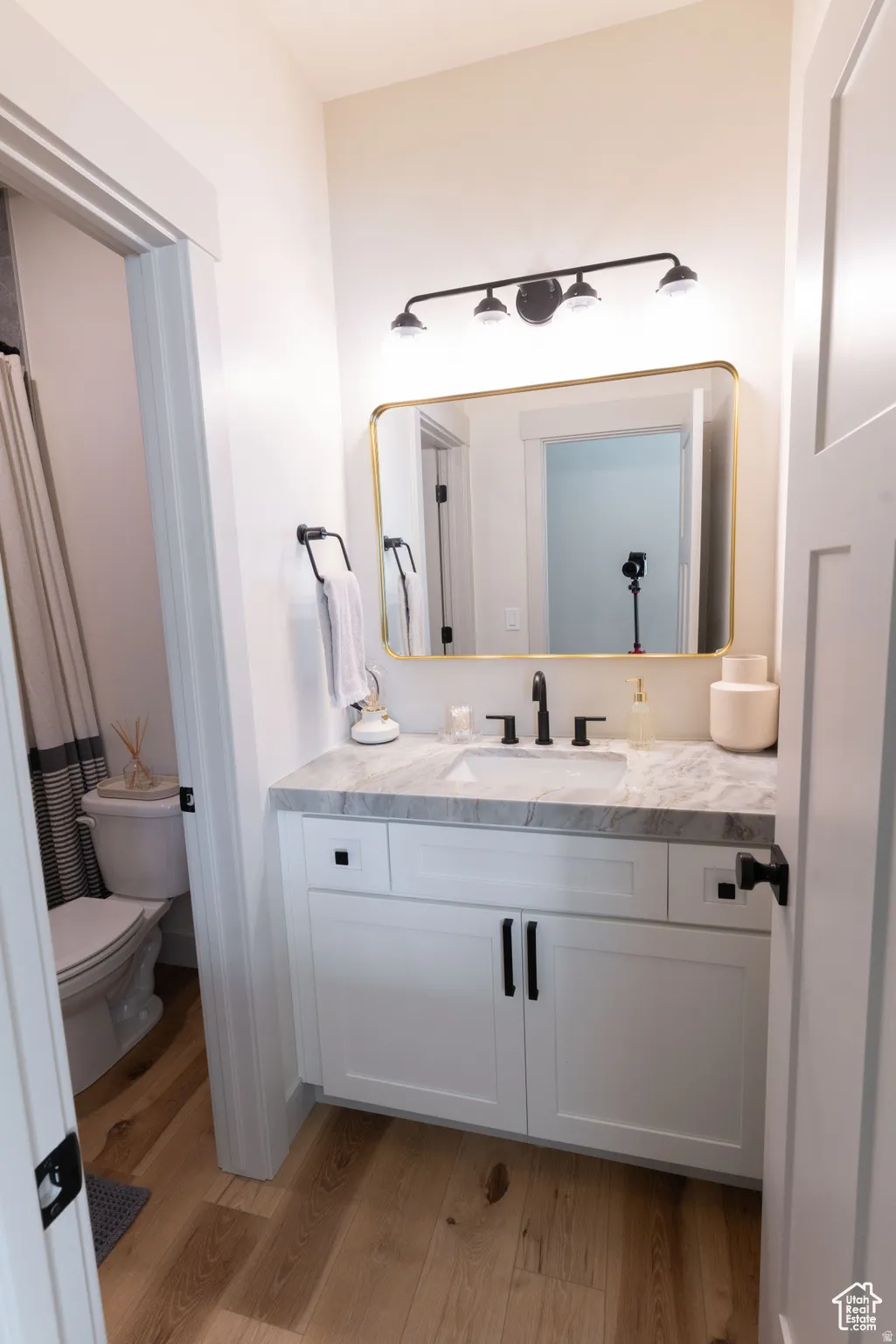 Full bathroom on second floor