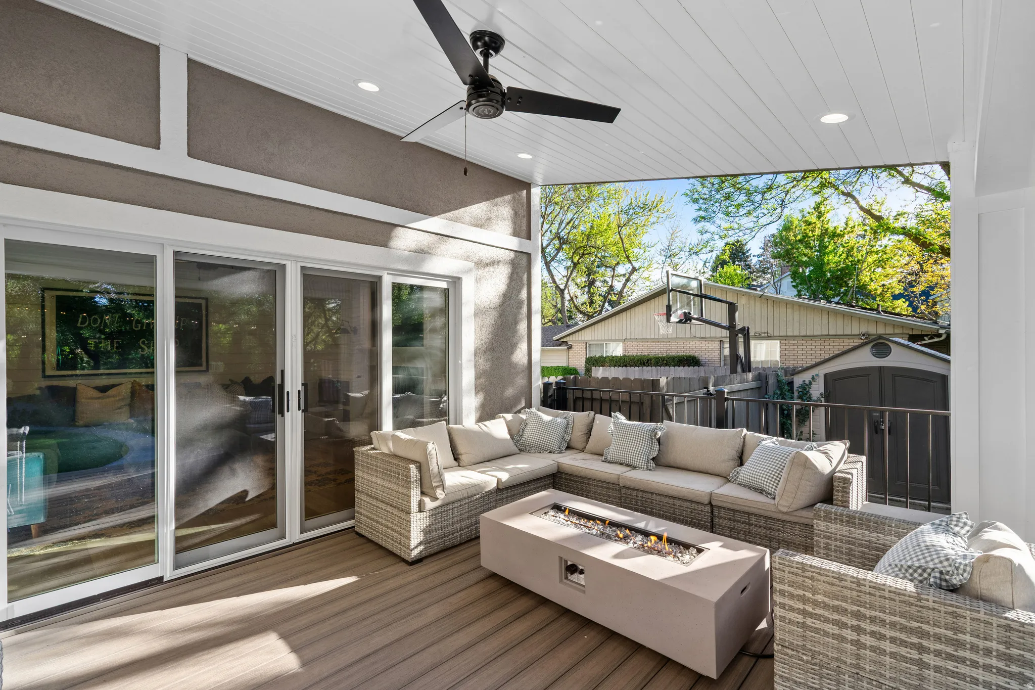 Covered patio featuring a wood-finish floor, a ceiling fan, recessed lighting, and a built-in fire pit