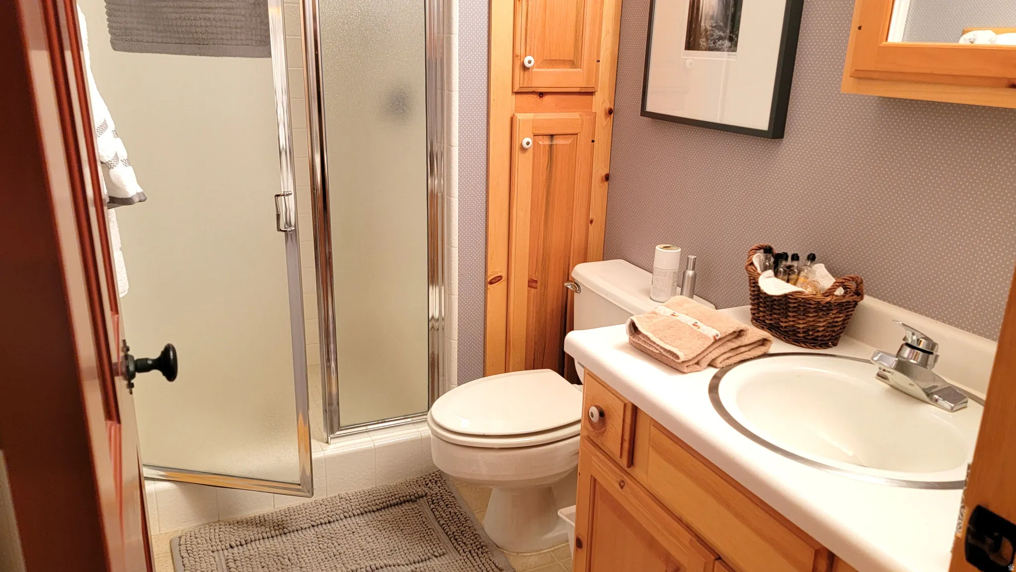 A 3/4 bath is adjacent to the lower level family room.