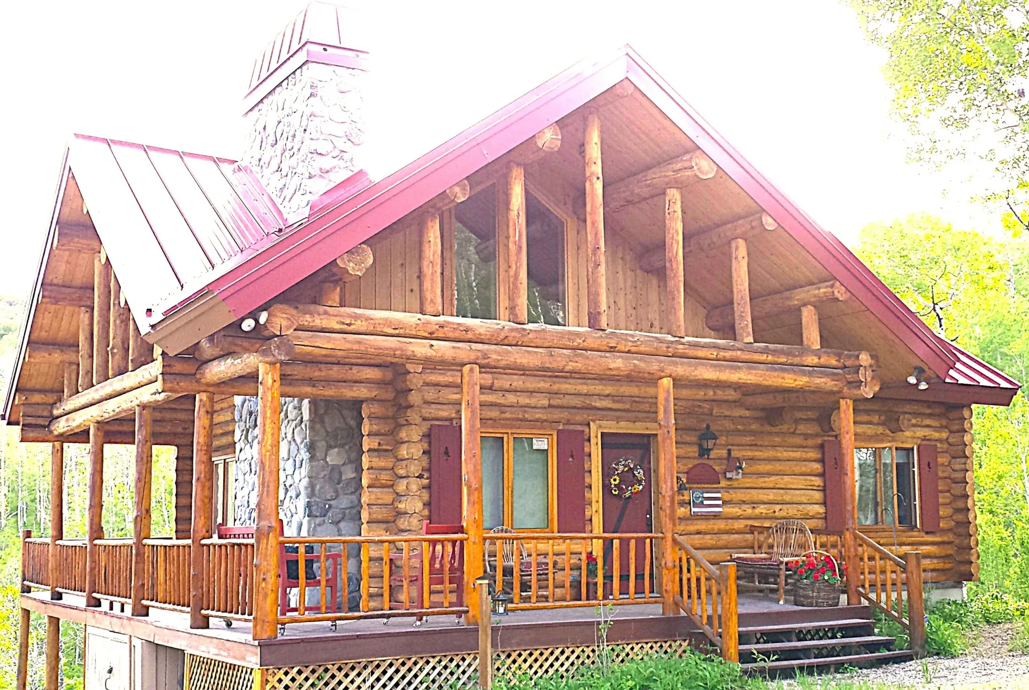 Custom built cabin by architect Steve Butcher in beautiful Canyon Rim Ranches, sits on a pine and aspen covered 5 acre lot.