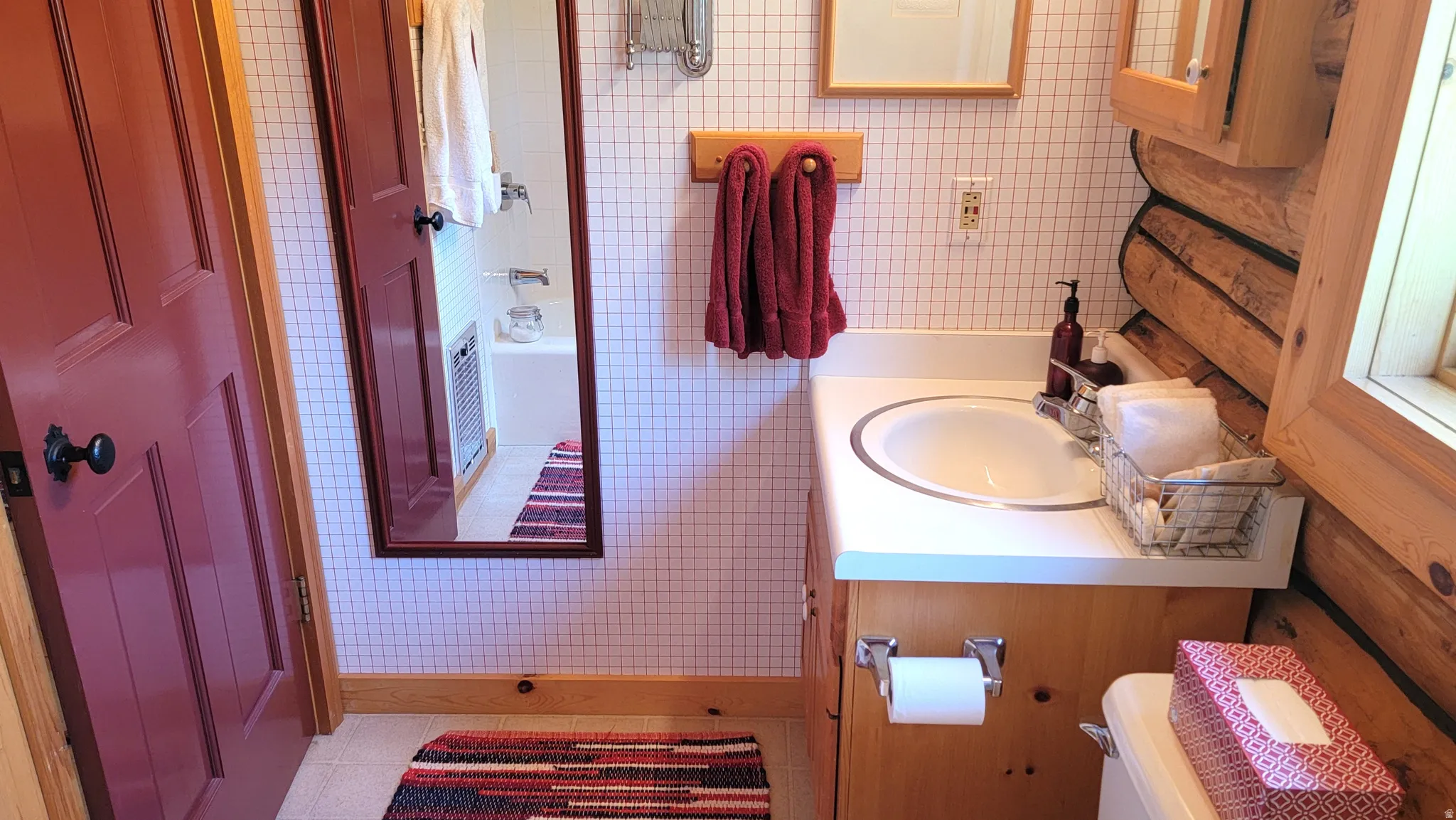 Full bath view 2