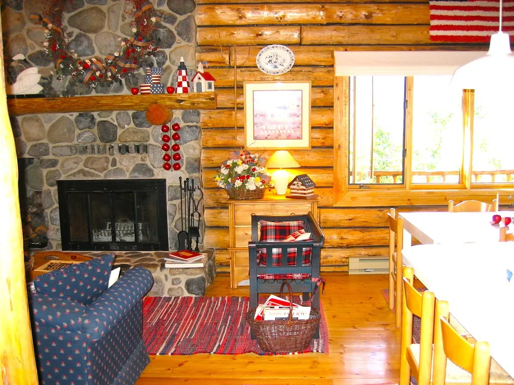 The colorful rugs in the cabin were custom made on pioneer looms with materials and colors chosen for the cabin.