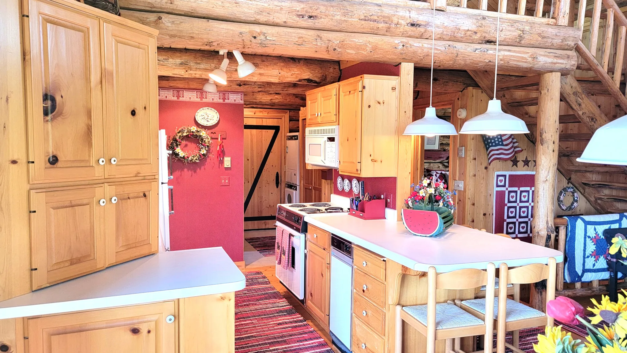Kitchen view 3: Breakfast bar.