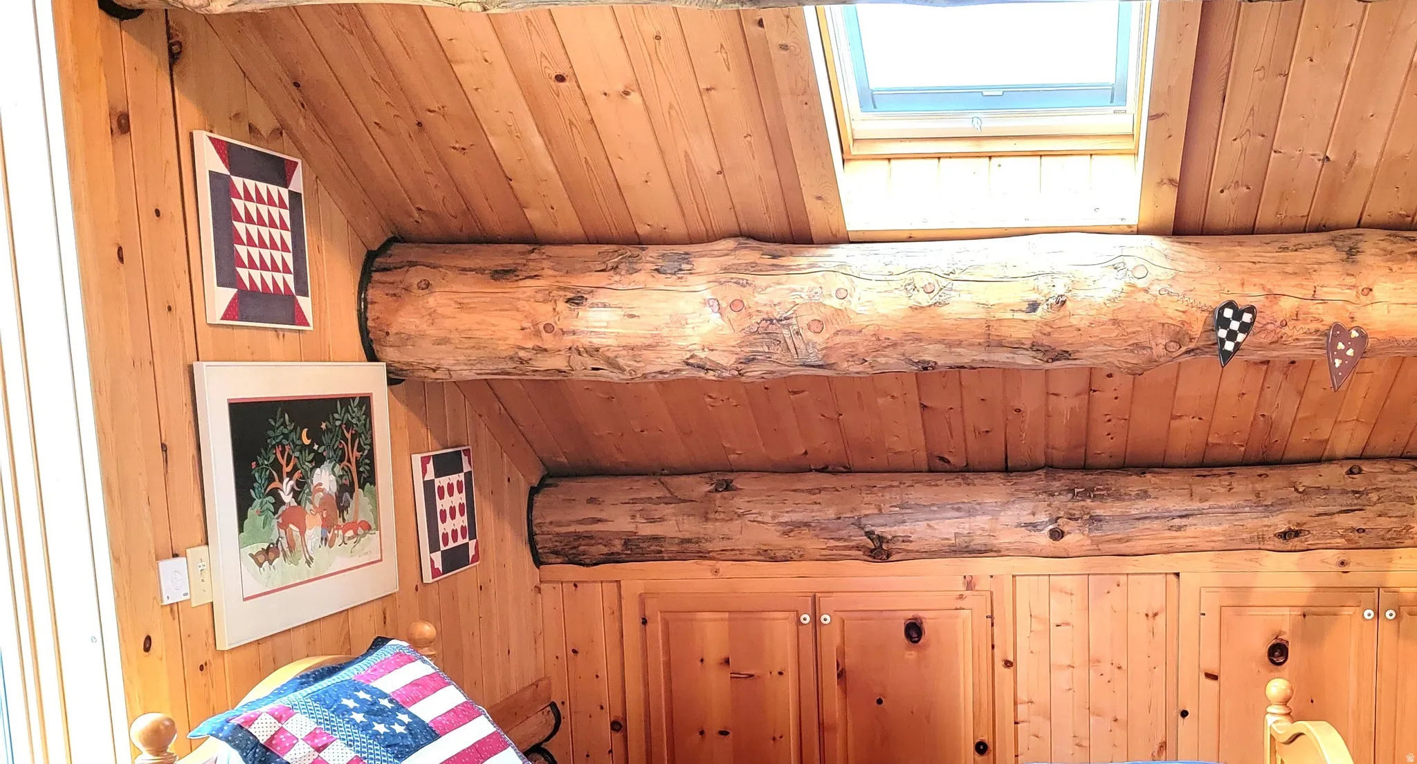 View the stars from the opening Velux window in the loft ceiling with electric window and also a screen.