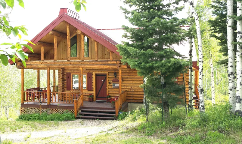 The cabin is constructed of beautiful hand scraped and hand fitted logs, retaining the natural characteristics of the wood.
