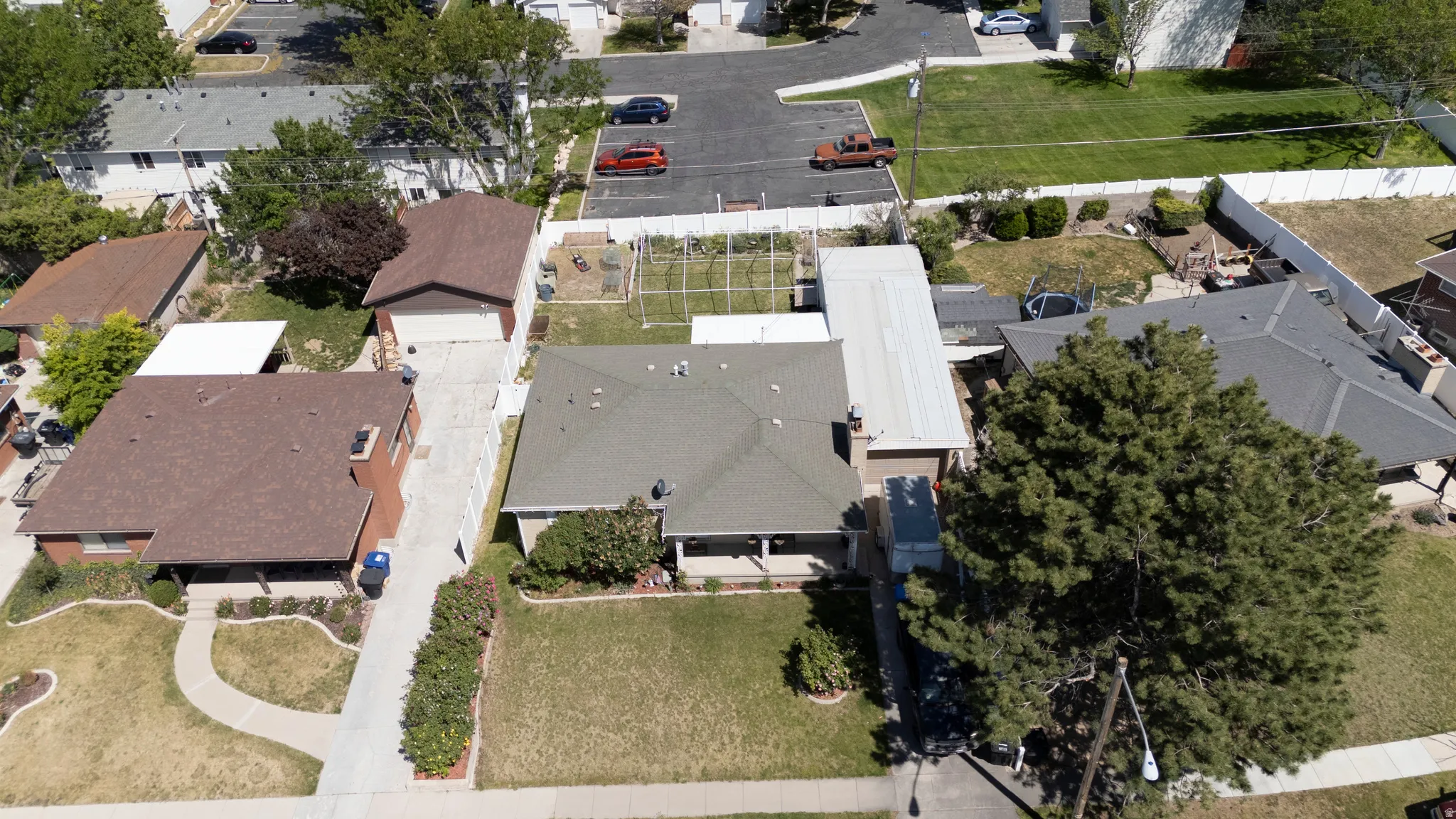 Overhead property view featuring a central residence with a detached garage structure