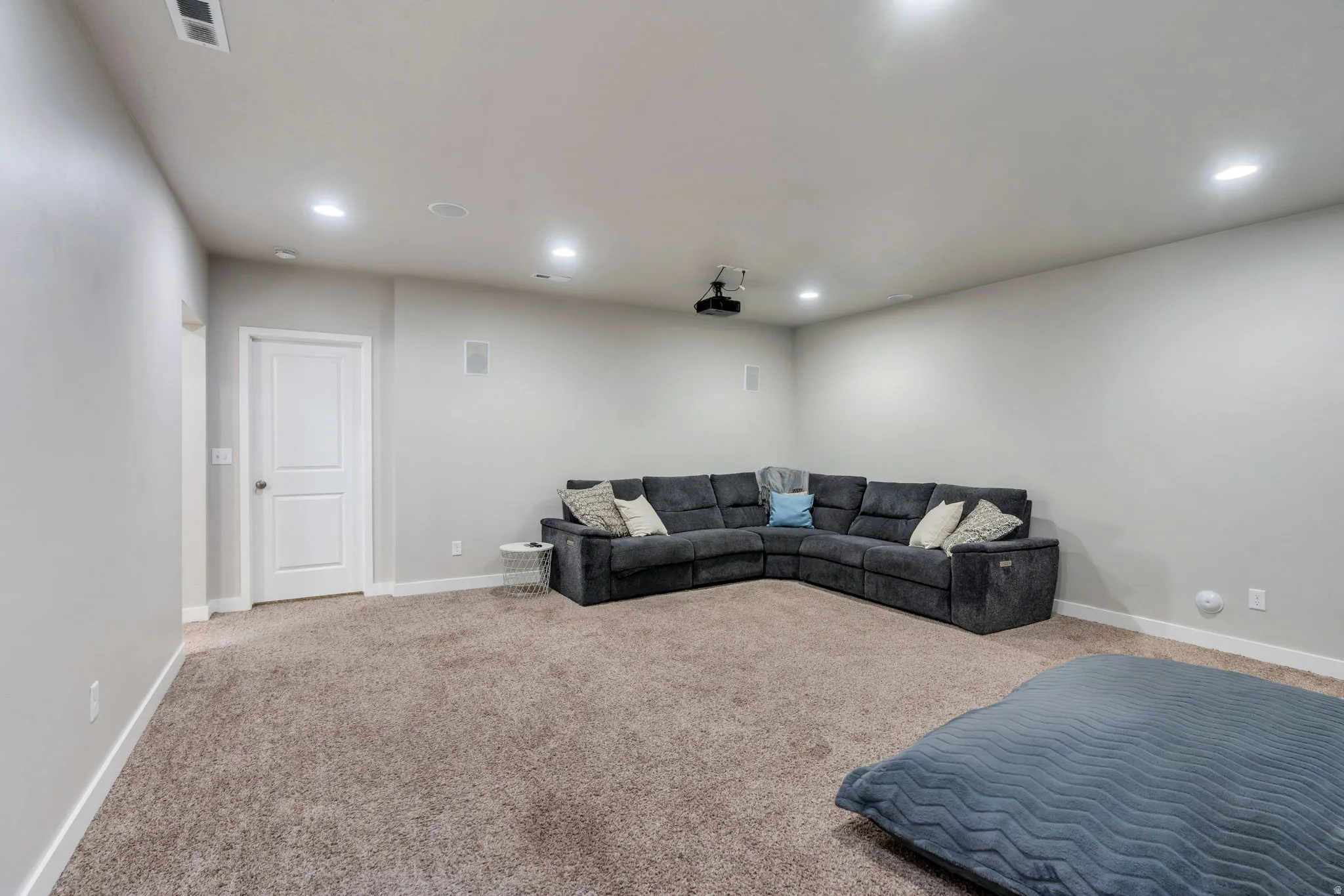 Spacious room featuring neutral carpeting and light-toned walls.