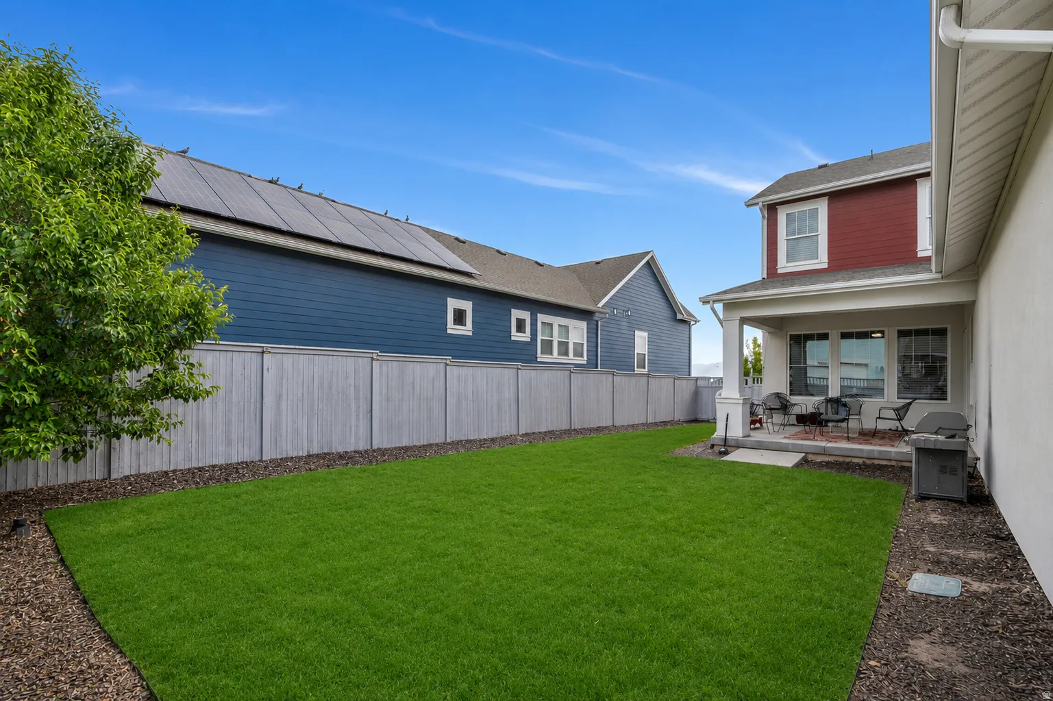 Nice sized private yard.