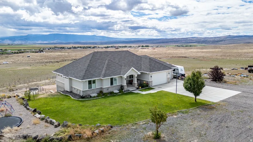 351 W Skyline Dr, Loa, Utah 84747