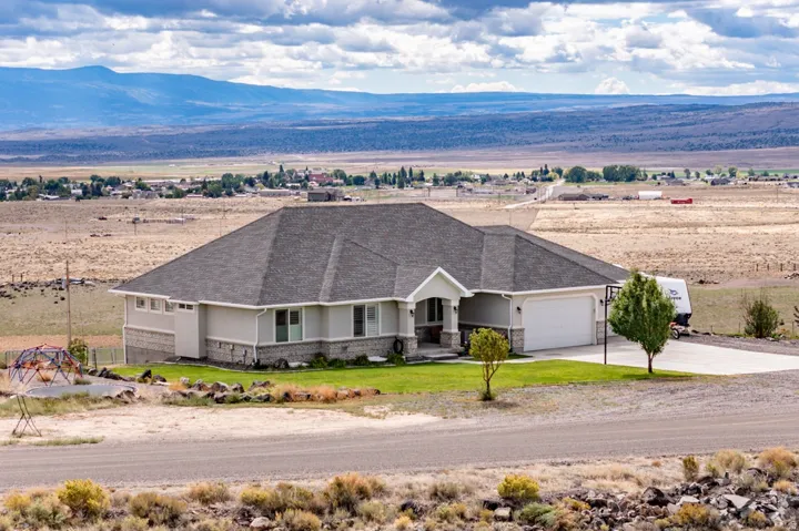 351 W Skyline Dr, Loa, Utah 84747