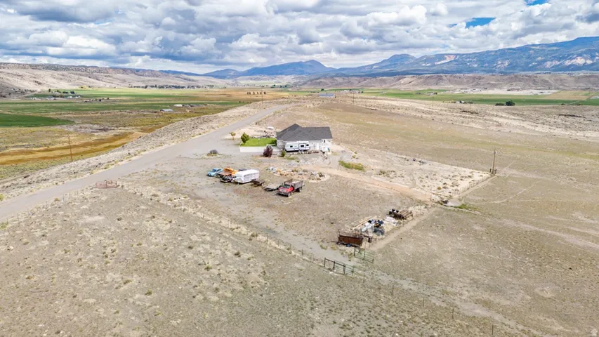 351 W Skyline Dr, Loa, Utah 84747