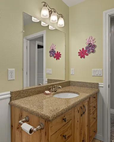 Main level 2nd bath