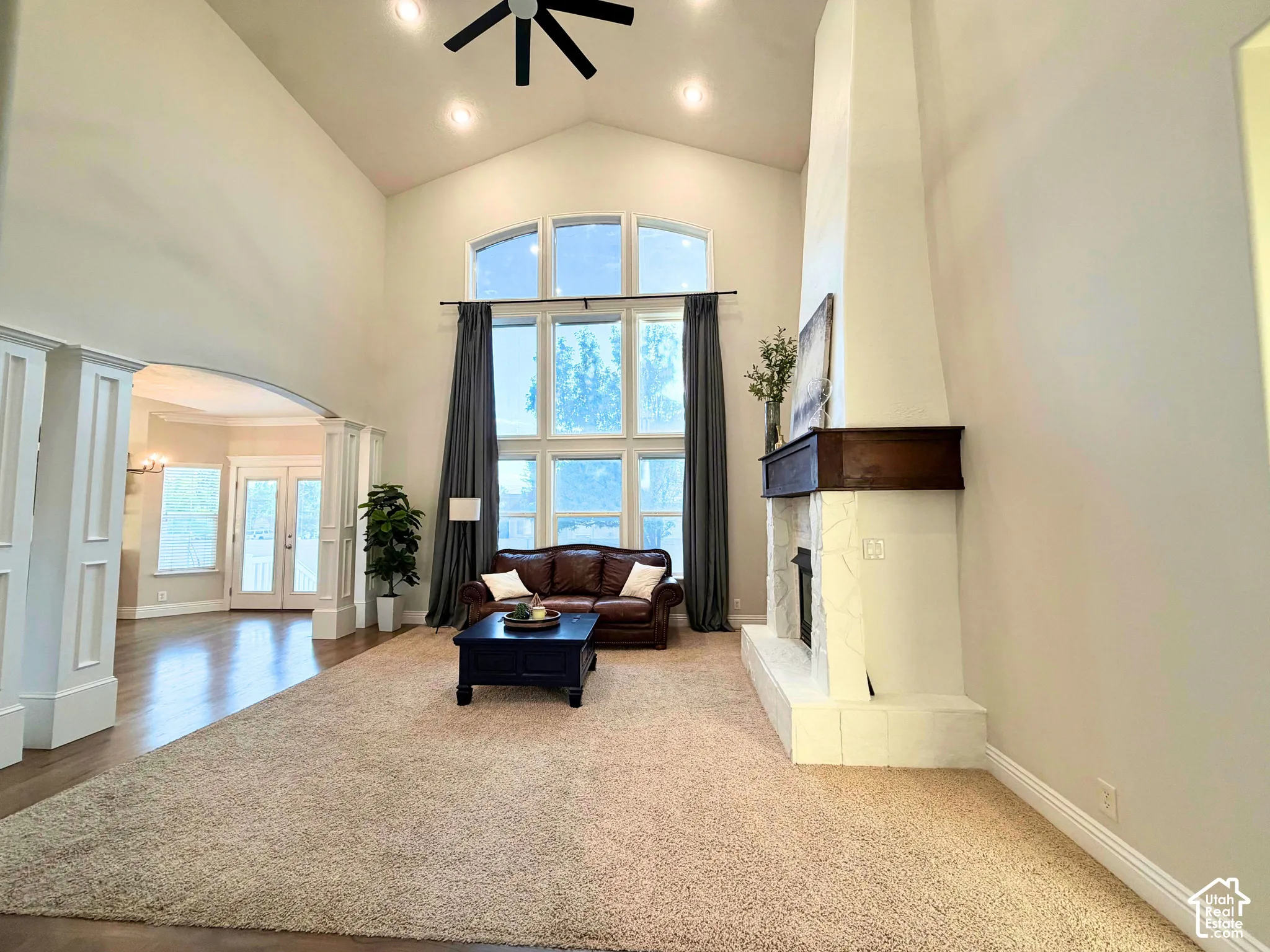 Vaulted ceiling with recessed lighting and ceiling fan