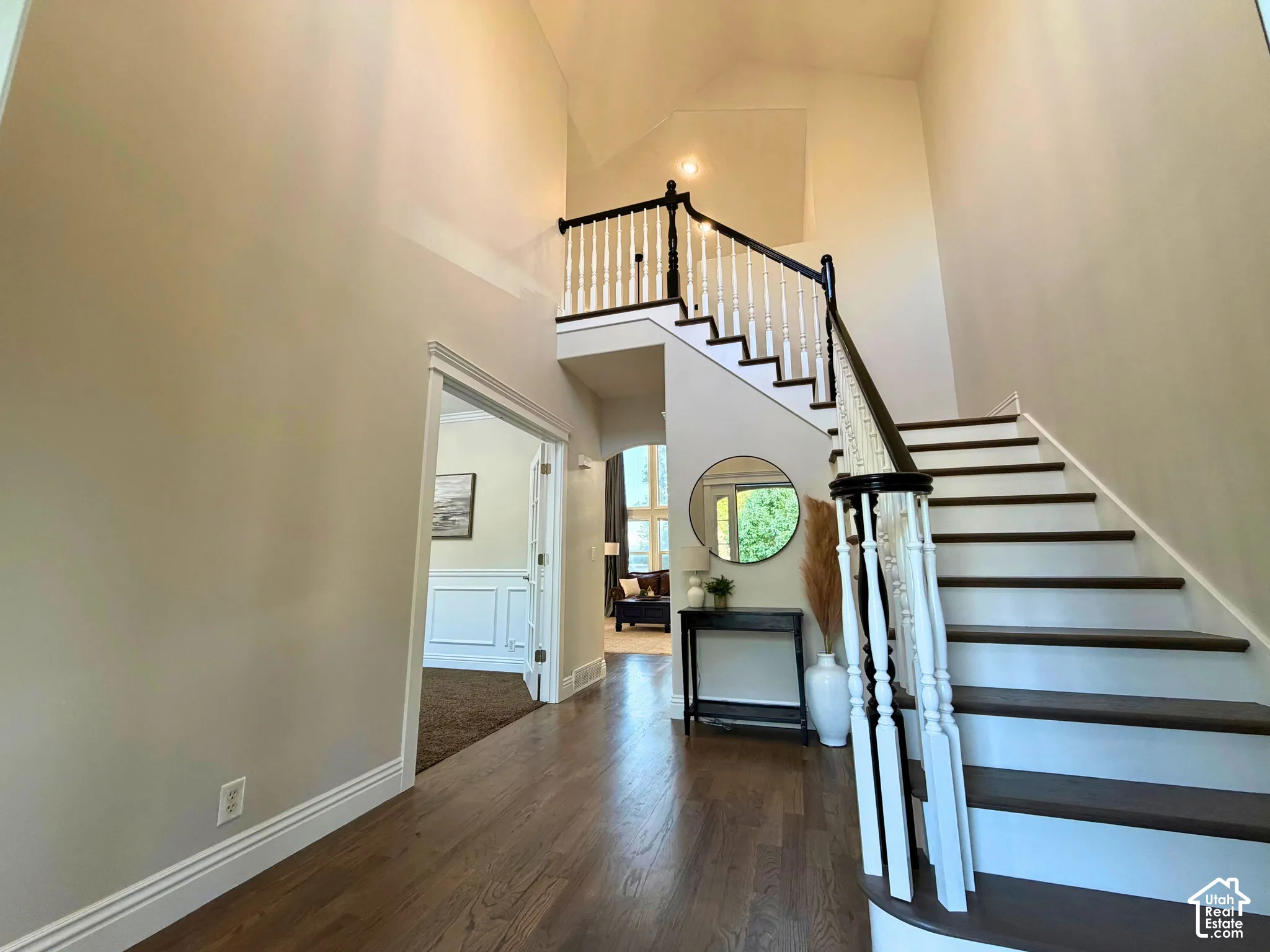 Vaulted ceiling entry with wood-finish flooring