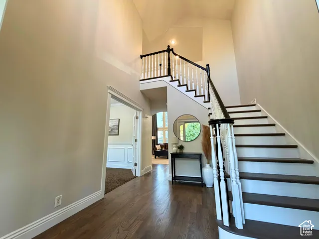 Vaulted ceiling entry with wood-finish flooring