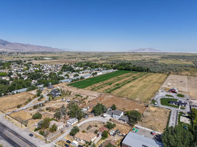 Aerial perspective featuring a residential area with varied lot sizes